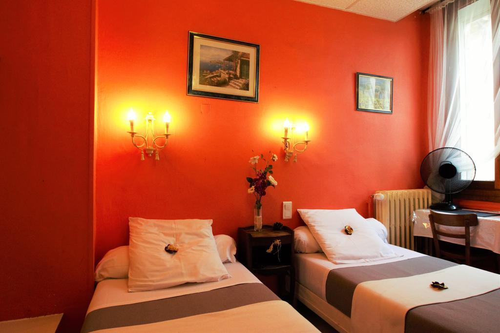 Hotel Innova Cardabella Авиньон Стая снимка