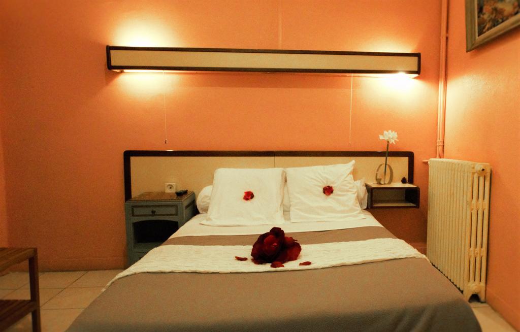 Hotel Innova Cardabella Авиньон Стая снимка
