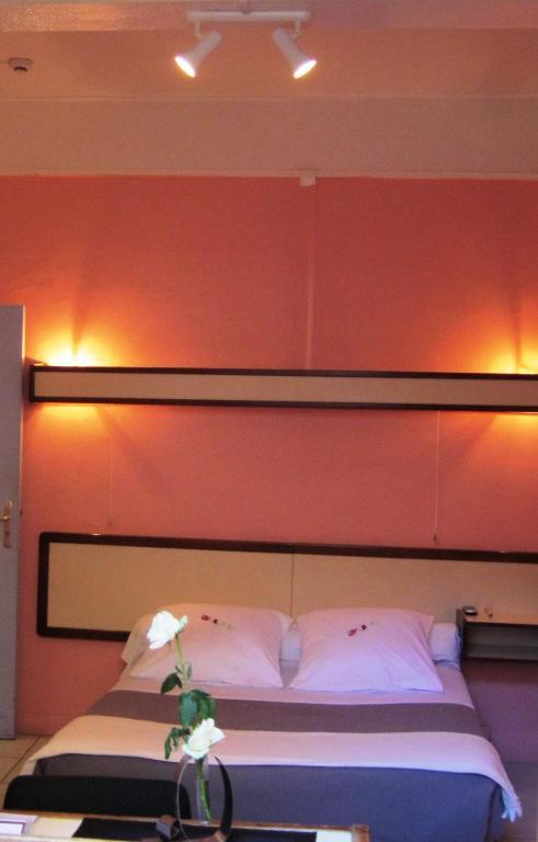 Hotel Innova Cardabella Авиньон Стая снимка