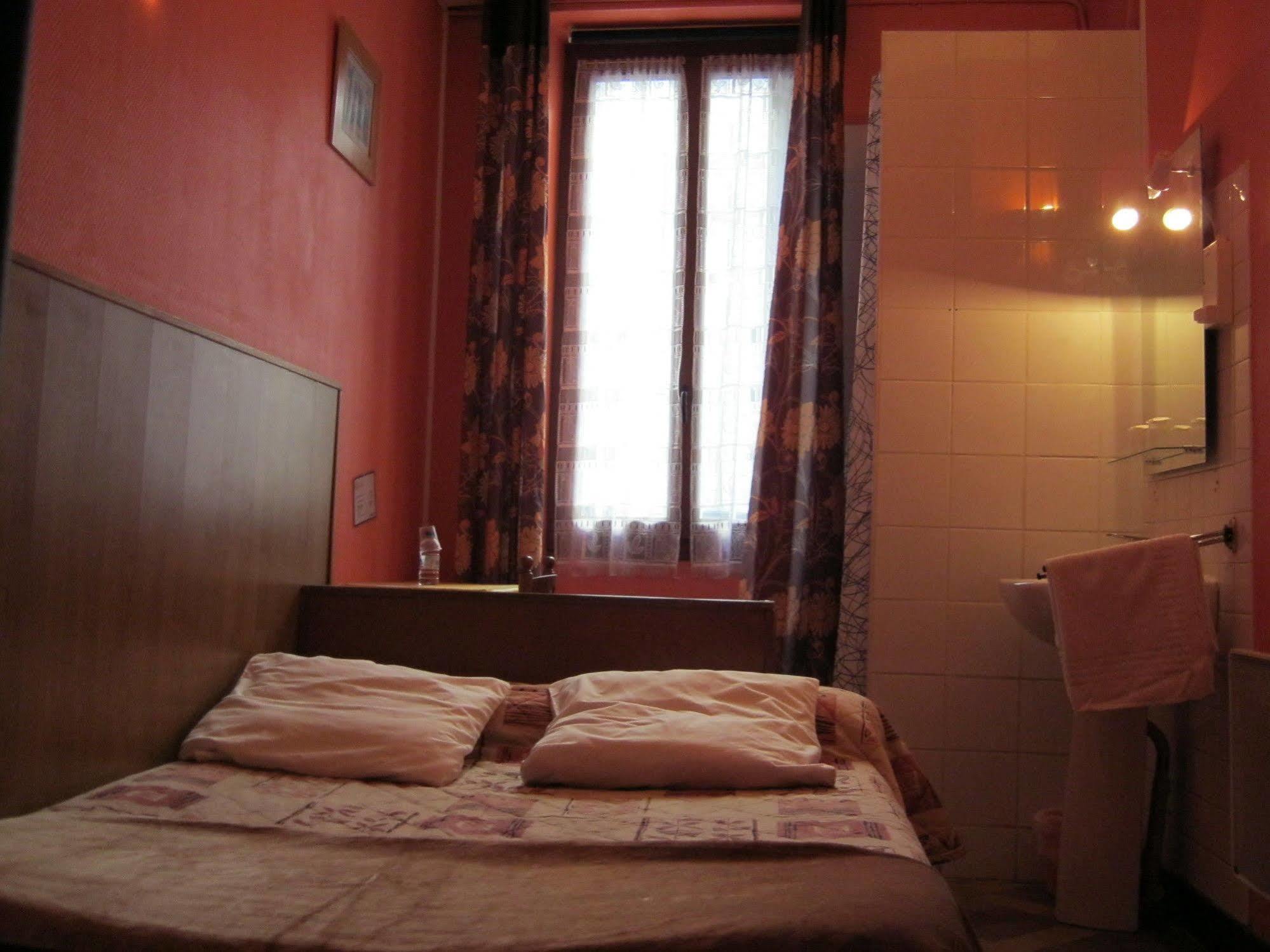 Hotel Innova Cardabella Авиньон Екстериор снимка